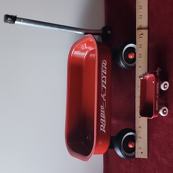 Set of 2, Radio Flyer Wagons. - Picture 7 of 9